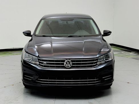 Used 2017 Volkswagen Passat 1.8T R-Line FWD image 2