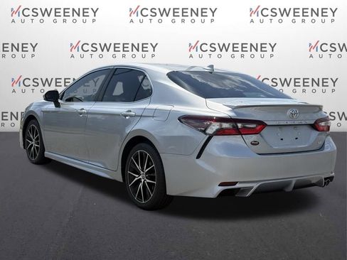 Used 2022 Toyota Camry SE FWD image 3