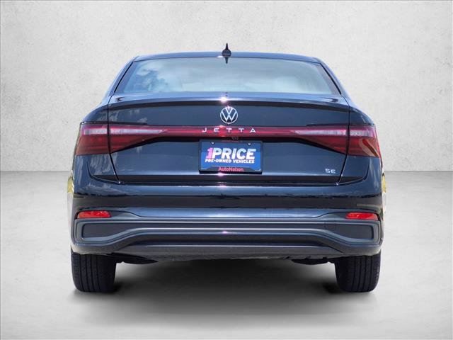 Used 2025 Volkswagen Jetta SE FWD image 8