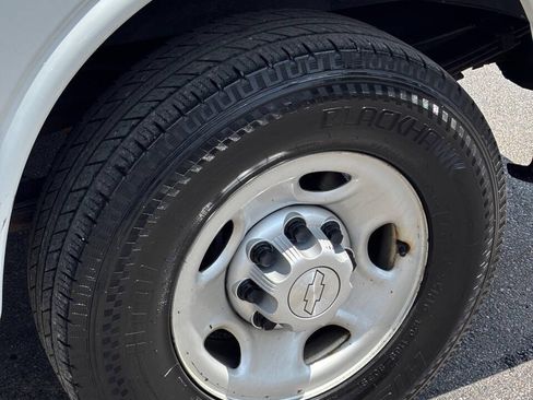 Used 2017 Chevrolet Express 2500 RWD image 30