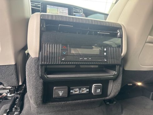 Used 2023 Jeep Wagoneer Series III w/ Premium Group I image 23