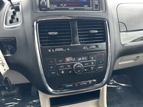 Used 2014 Dodge Grand Caravan SXT image 65