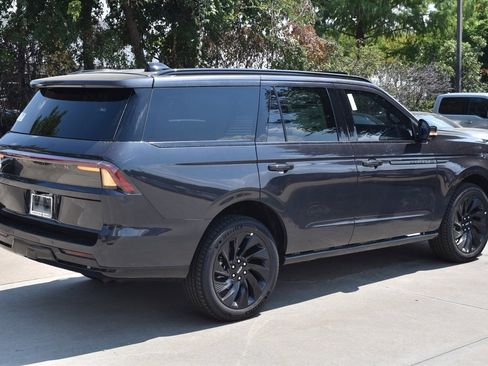 New 2025 Lincoln Navigator Reserve w/ Jet Appearance Package image 6