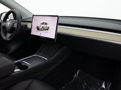 Used 2022 Tesla Model Y Long Range AWD/4WD image 37