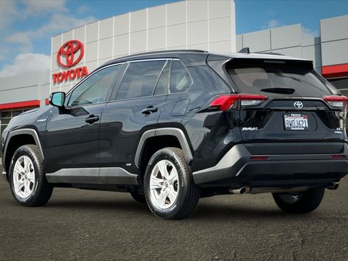 Certified 2021 Toyota RAV4 LE AWD/4WD image 5