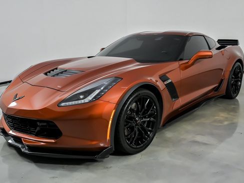 Used 2016 Chevrolet Corvette Z06 w/ 3LZ Preferred Equipment Group RWD image 6