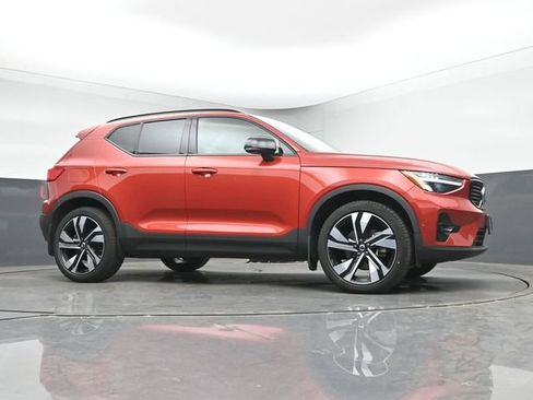 Used 2023 Volvo XC40 B5 Plus w/ Driver Assist Package AWD/4WD image 10