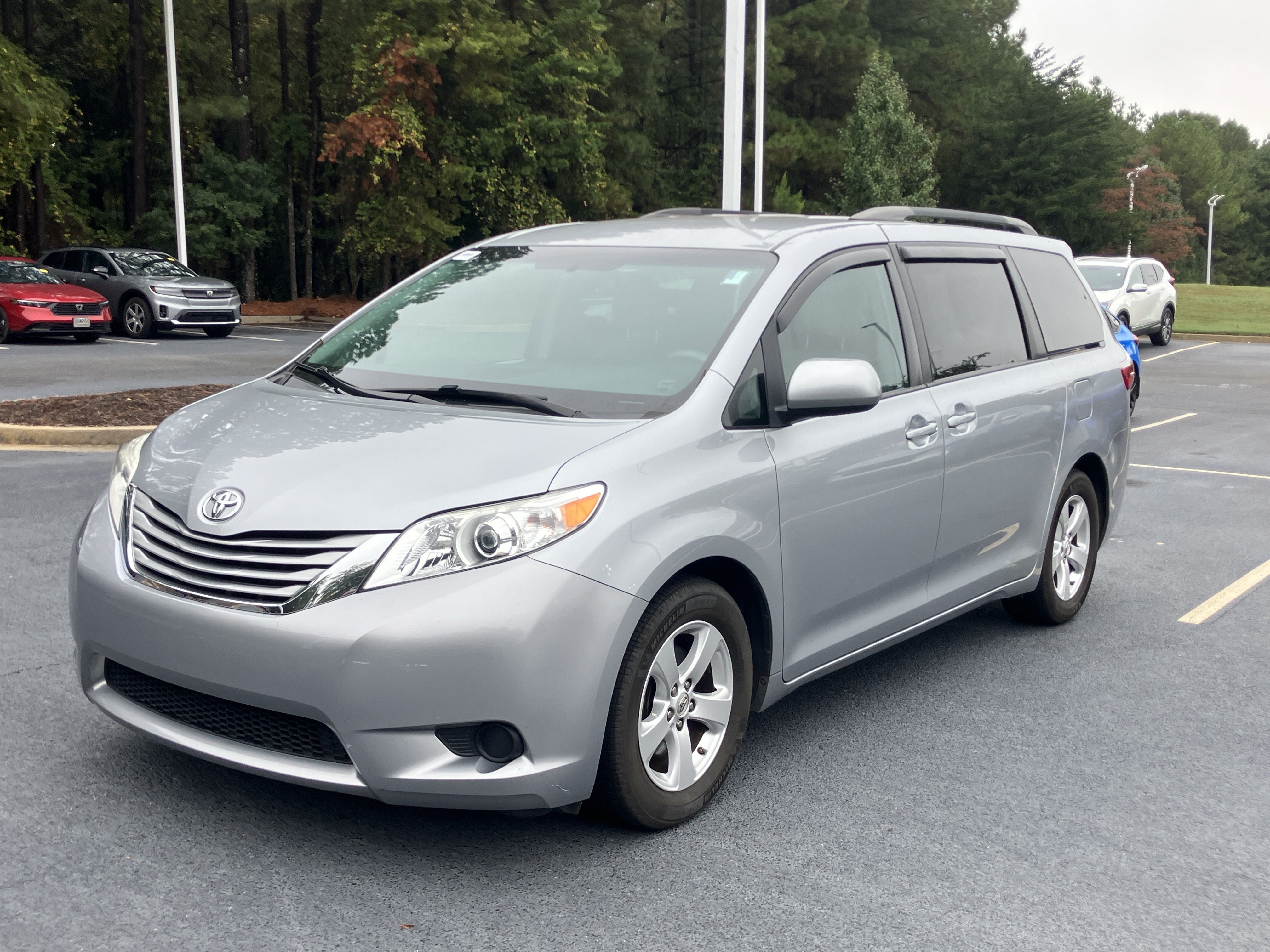 Used 2017 Toyota Sienna LE FWD image 5