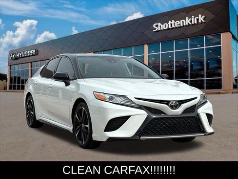 Used 2020 Toyota Camry XSE image 3