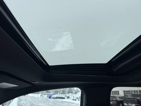 Used 2024 GMC Canyon Elevation w/ Convenience Package image 24