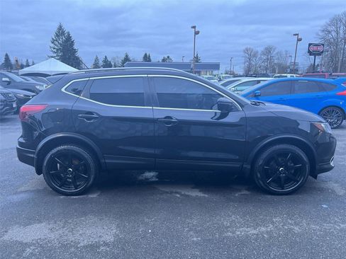 Used 2018 Nissan Rogue Sport SL image 6