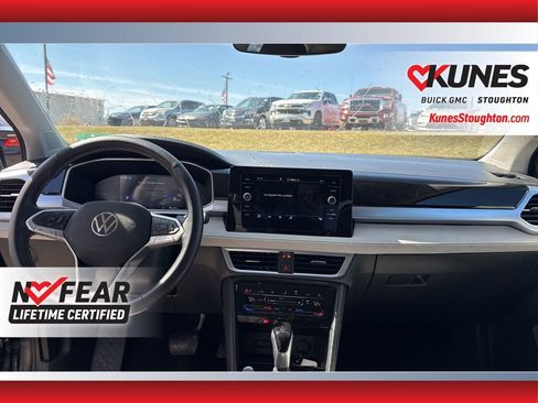 Used 2025 Volkswagen Taos SE image 40