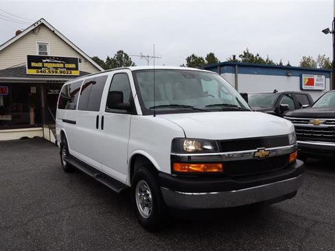 Used 2025 Chevrolet Express 3500 LT w/ LT Preferred Equipment Group image 3