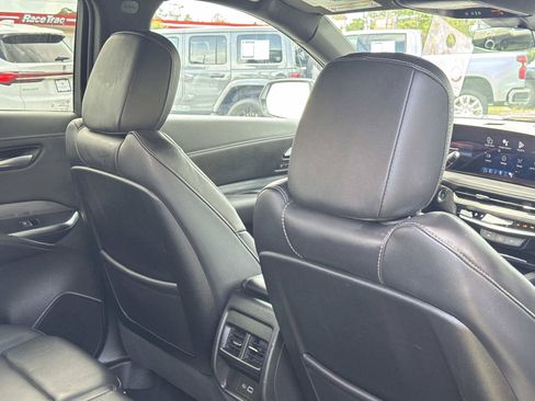 Used 2025 Cadillac XT4 Premium Luxury FWD image 28