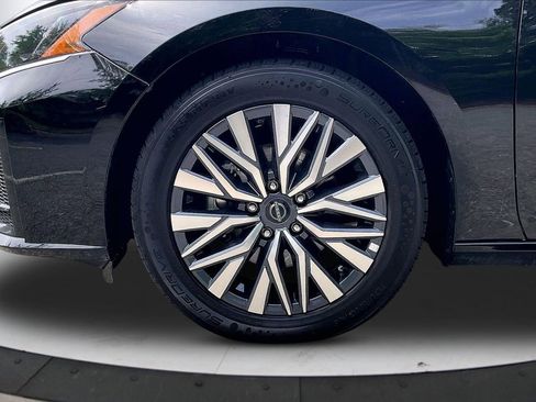Used 2025 Nissan Altima 2.5 SV FWD image 31