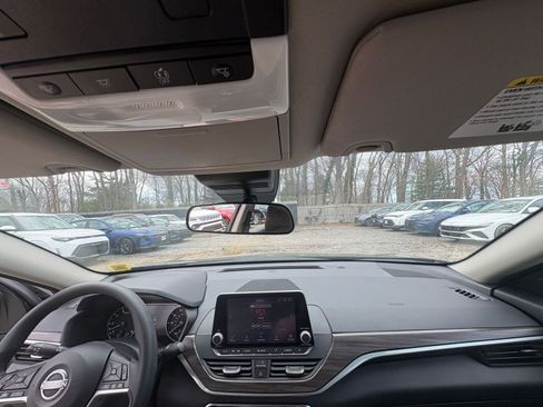 Used 2025 Nissan Altima 2.5 SV image 31