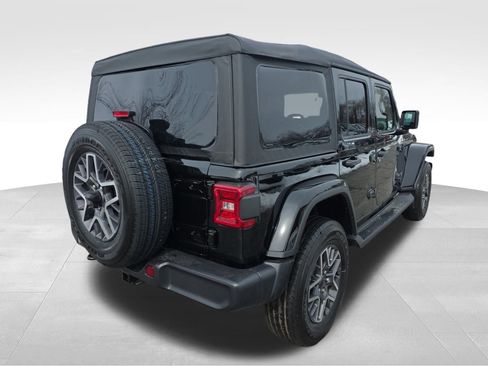 New 2026 Jeep Wrangler Unlimited Sahara AWD/4WD image 30