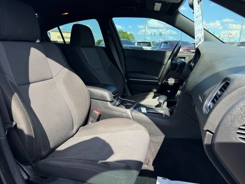 Used 2019 Dodge Charger SXT RWD image 11