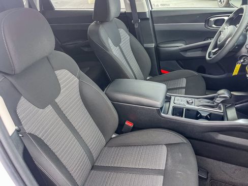 Used 2023 Kia Sorento LX image 15