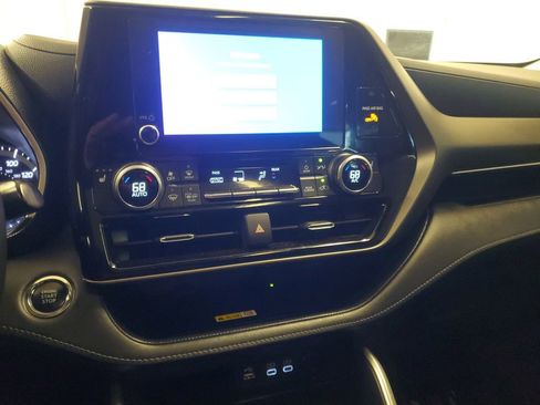 Used 2023 Toyota Highlander XLE image 27