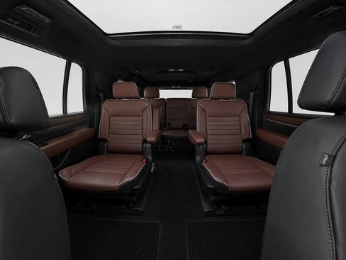 Used 2023 GMC Yukon XL Denali Ultimate AWD/4WD image 32
