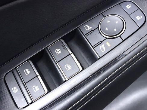 Used 2023 Nissan Rogue SL image 29