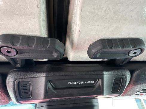 Used 2025 Jeep Wrangler Willys AWD/4WD image 26