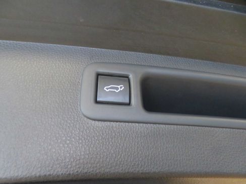 Used 2021 Toyota Highlander XLE AWD/4WD image 59