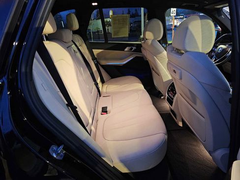 Used 2021 BMW X5 xDrive40i w/ Convenience Package image 12