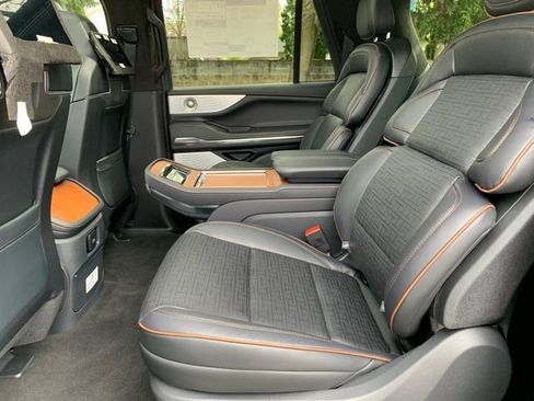 New 2026 Lincoln Navigator L Black Label AWD/4WD image 15