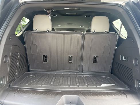 Used 2023 GMC Yukon SLT w/ SLT Luxury Package RWD image 20