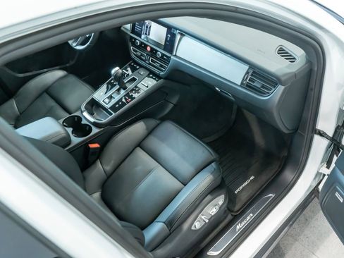 Certified 2026 Porsche Macan AWD/4WD image 4