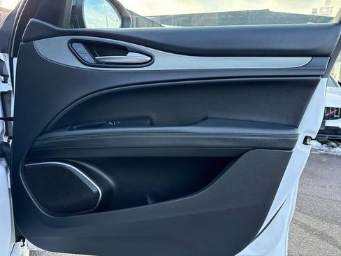 Used 2022 Alfa Romeo Stelvio Veloce image 36
