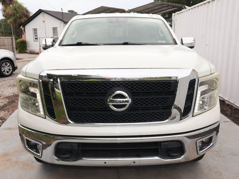 Used 2017 Nissan Titan SL AWD/4WD image 5