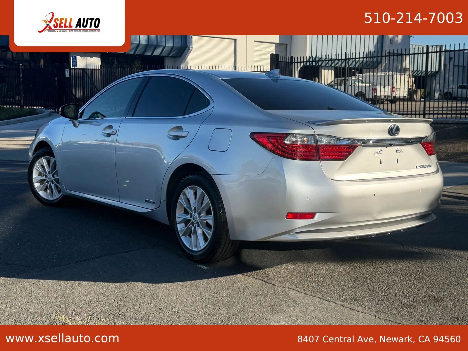 Used 2015 Lexus ES 300h w/ Navigation System Package FWD image 5