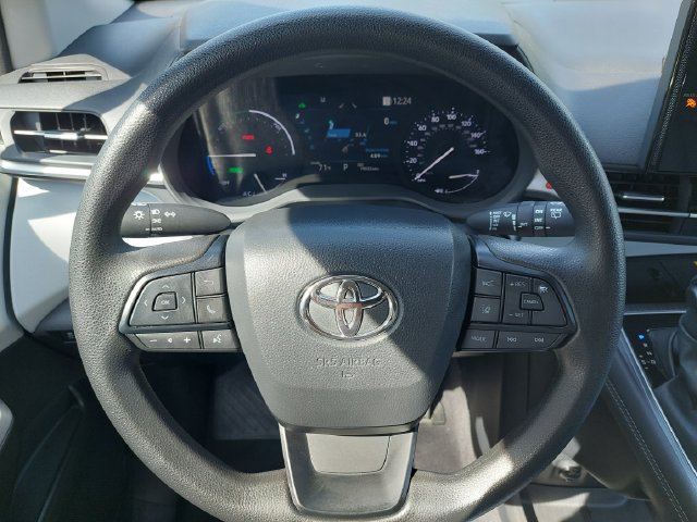 Used 2025 Toyota Sienna LE FWD image 27
