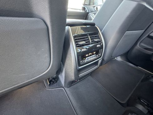 Used 2025 BMW X7 xDrive40i w/ Premium Package AWD/4WD image 14