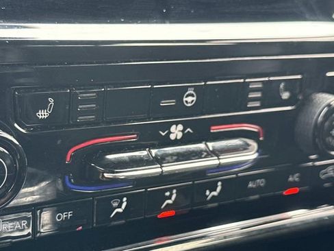 Used 2023 Jeep Grand Cherokee L Laredo image 26