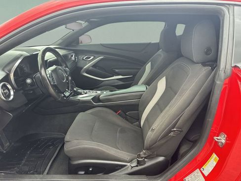 Used 2019 Chevrolet Camaro LT RWD image 9