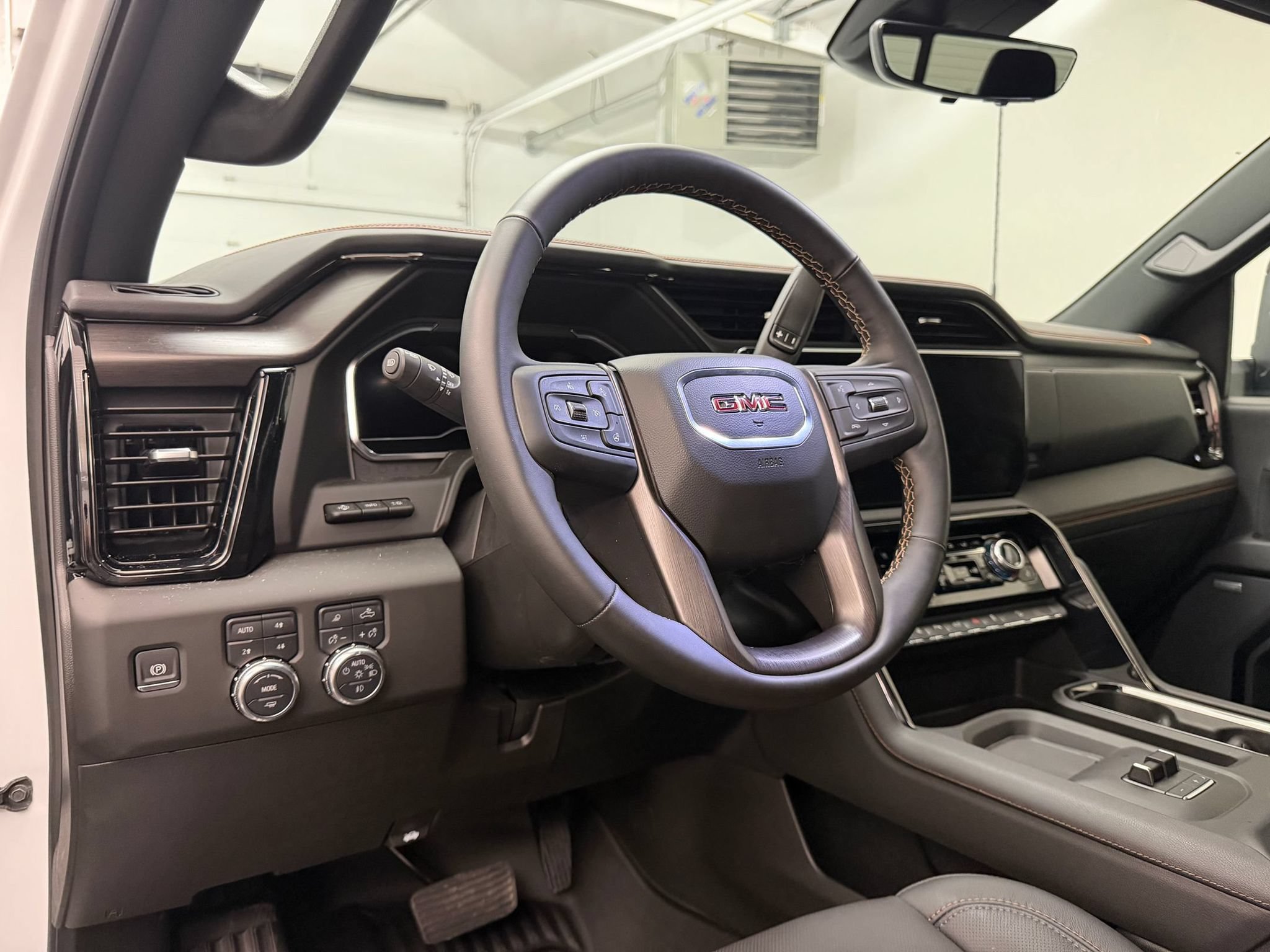 Used 2025 GMC Sierra 3500 AT4 w/ AT4 Premium Plus Package AWD/4WD image 4