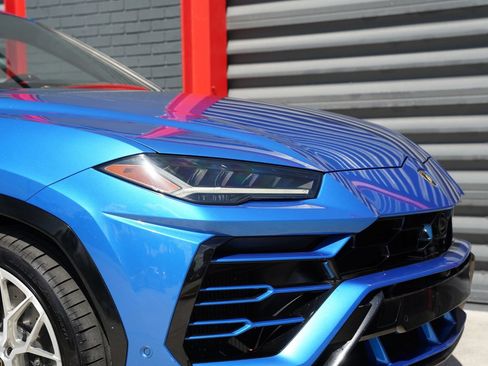 Used 2019 Lamborghini Urus AWD/4WD image 2