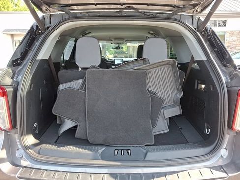 Used 2023 Ford Explorer XLT w/ Equipment Group 202A AWD/4WD image 35