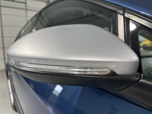 Used 2017 Volkswagen Golf SE image 36