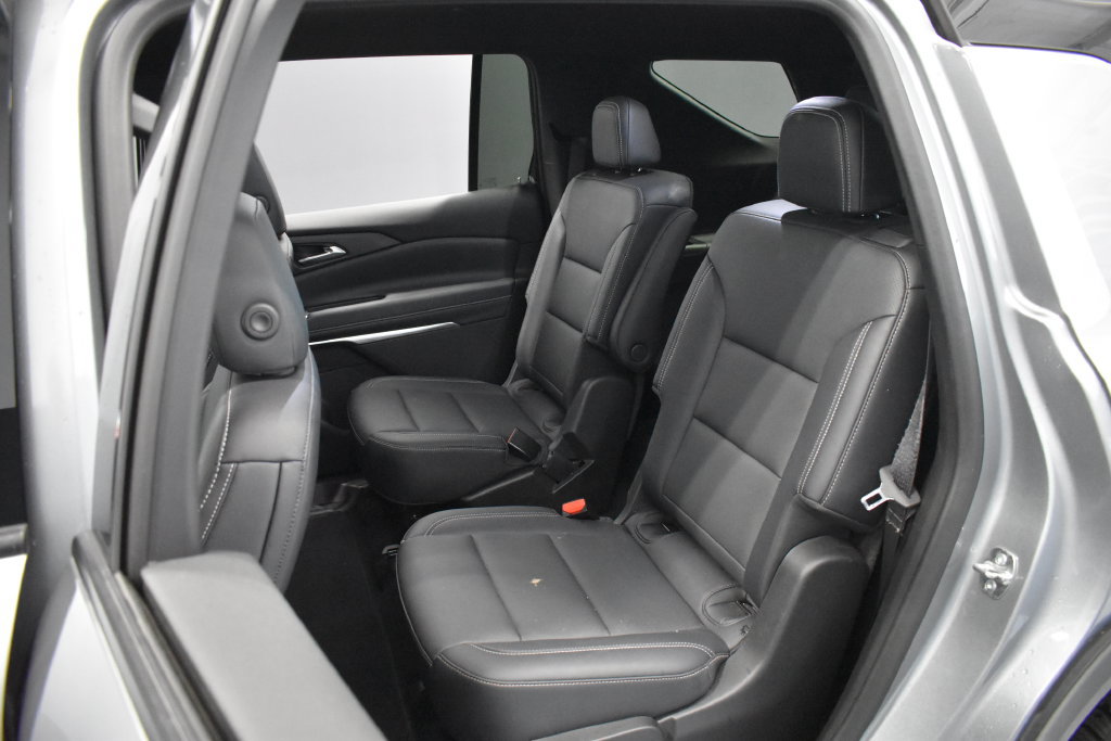 Used 2025 Chevrolet Traverse LT FWD image 36