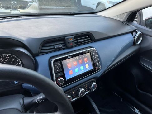 Used 2025 Nissan Versa SV image 18