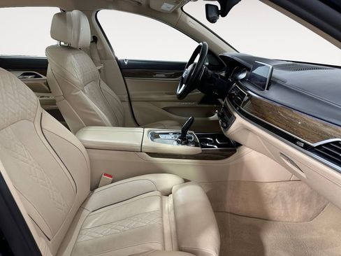 Used 2018 BMW 750i xDrive AWD/4WD image 15