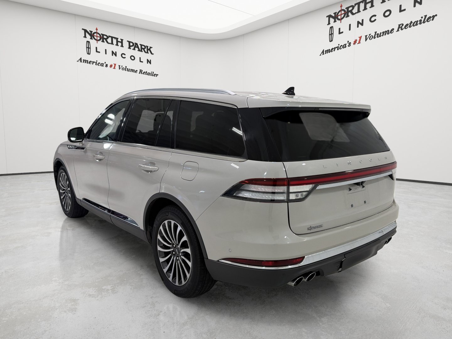 Used 2022 Lincoln Aviator Reserve w/ Equipment Group 201A RWD image 5