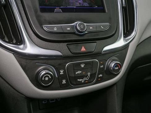 Used 2020 Chevrolet Equinox LS FWD image 22