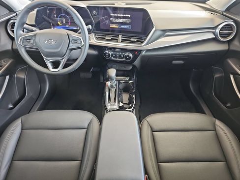 Used 2025 Chevrolet Trax ACTIV w/ Driver Confidence Package FWD image 11