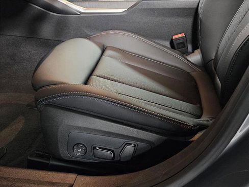 Used 2025 BMW 330i 330i w/ Premium Package image 4